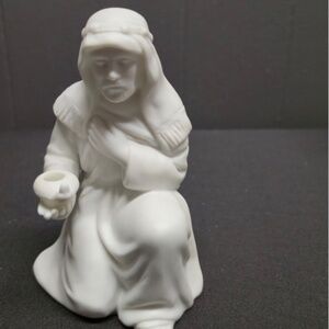 Avon Vintage Nativity Collectibles innkeeper